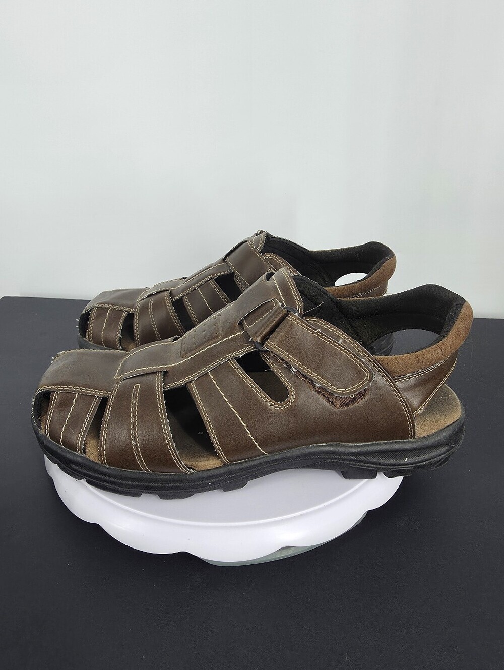 Thom McAn Benson Men 11 M Brown Fisherman Sandals Closed Toe Casual Strap Shoes